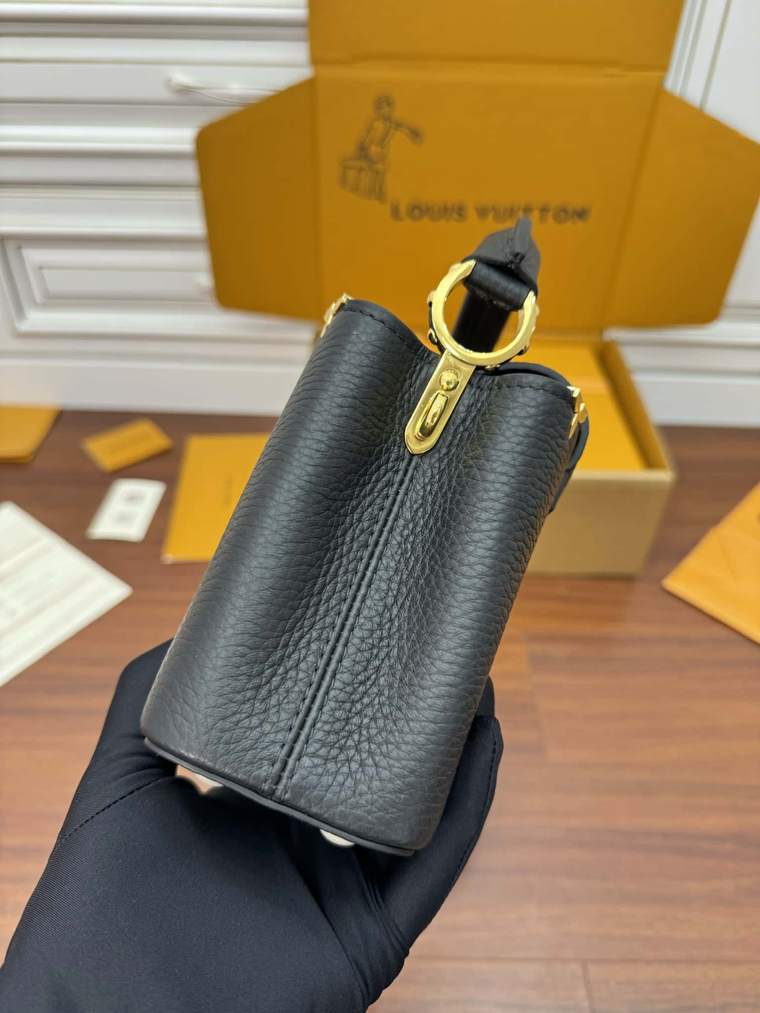 LV頂級高仿正品級 M56669 Capucines 迷你手袋¥3,180.00-頂級1:1精品高仿包包香港台灣批發價格推薦微信哪裡買