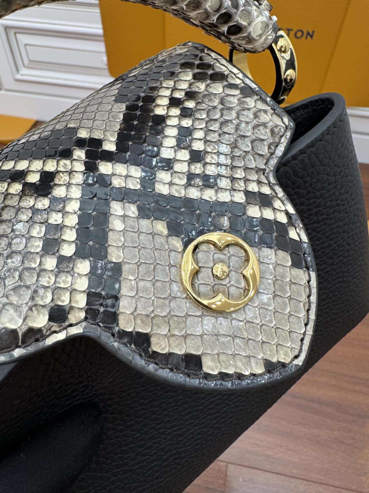 LV 精仿原單N95509 CAPUCINES 迷你手袋¥3,180.00-頂級1:1精品高仿包包香港台灣批發價格推薦微信哪裡買