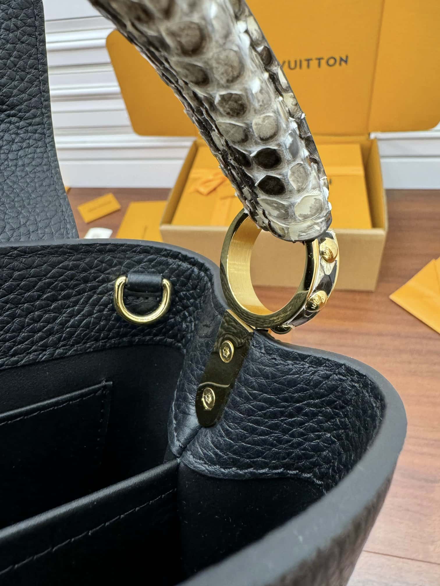 LV 精仿原單N95509 CAPUCINES 迷你手袋¥3,180.00-頂級1:1精品高仿包包香港台灣批發價格推薦微信哪裡買