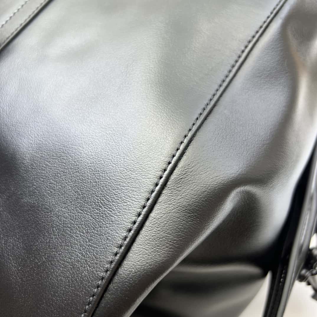 GUUCCCI古馳飾同色系雙G大號托特包725683¥2480.00-頂級1:1精品高仿包包香港台灣批發價格推薦微信哪裡買