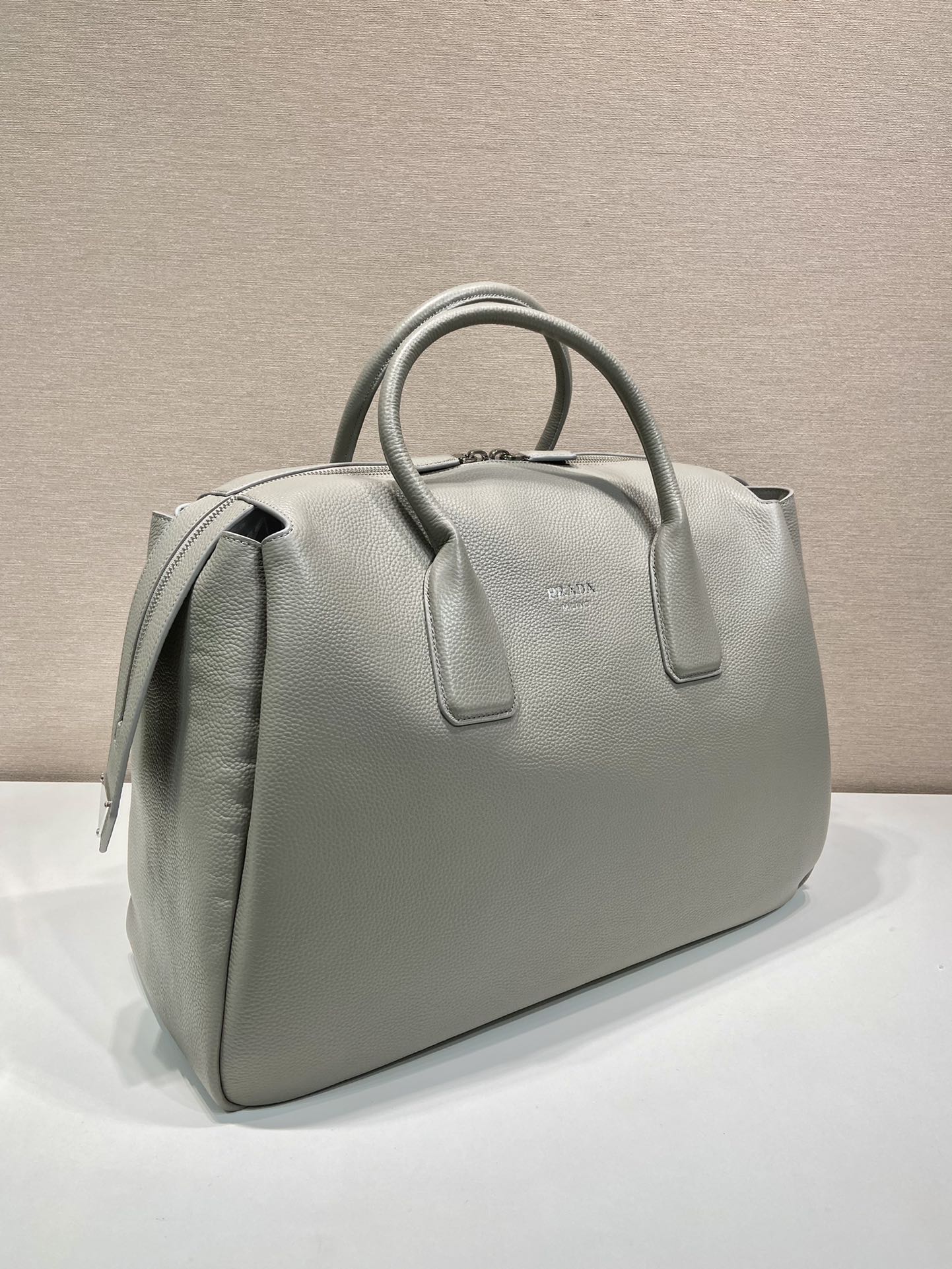 PRADA普拉達高仿原單進口小牛皮新款旅行包2VC035¥2980.00-頂級1:1精品高仿包包香港台灣批發價格推薦微信哪裡買