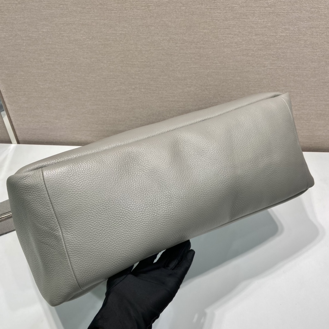PRADA普拉達高仿原單進口小牛皮新款旅行包2VC035¥2980.00-頂級1:1精品高仿包包香港台灣批發價格推薦微信哪裡買