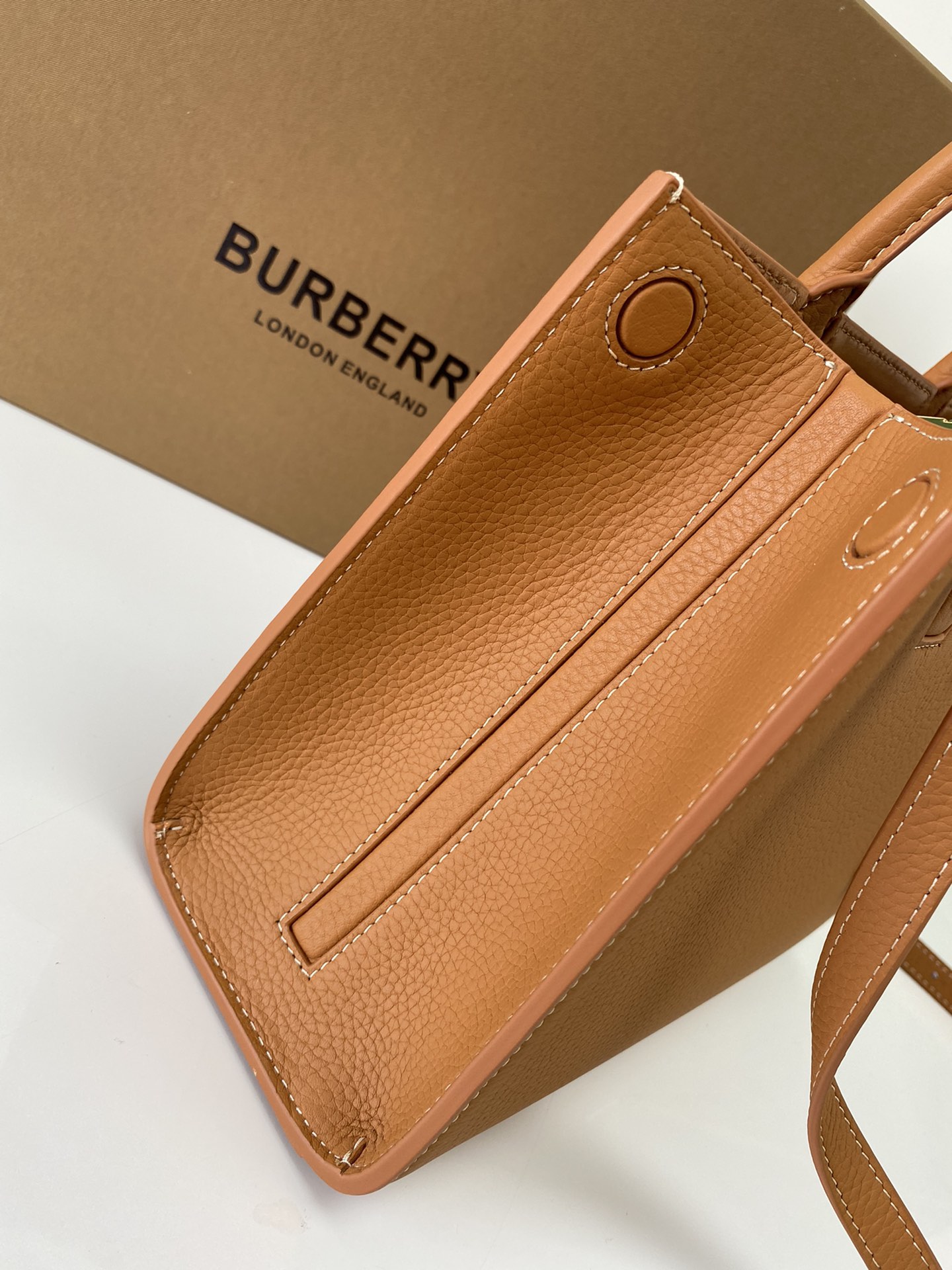 Burberry巴寶莉意大利鞣製粒紋皮革托特包-頂級1:1精品高仿包包香港台灣批發價格推薦微信哪裡買