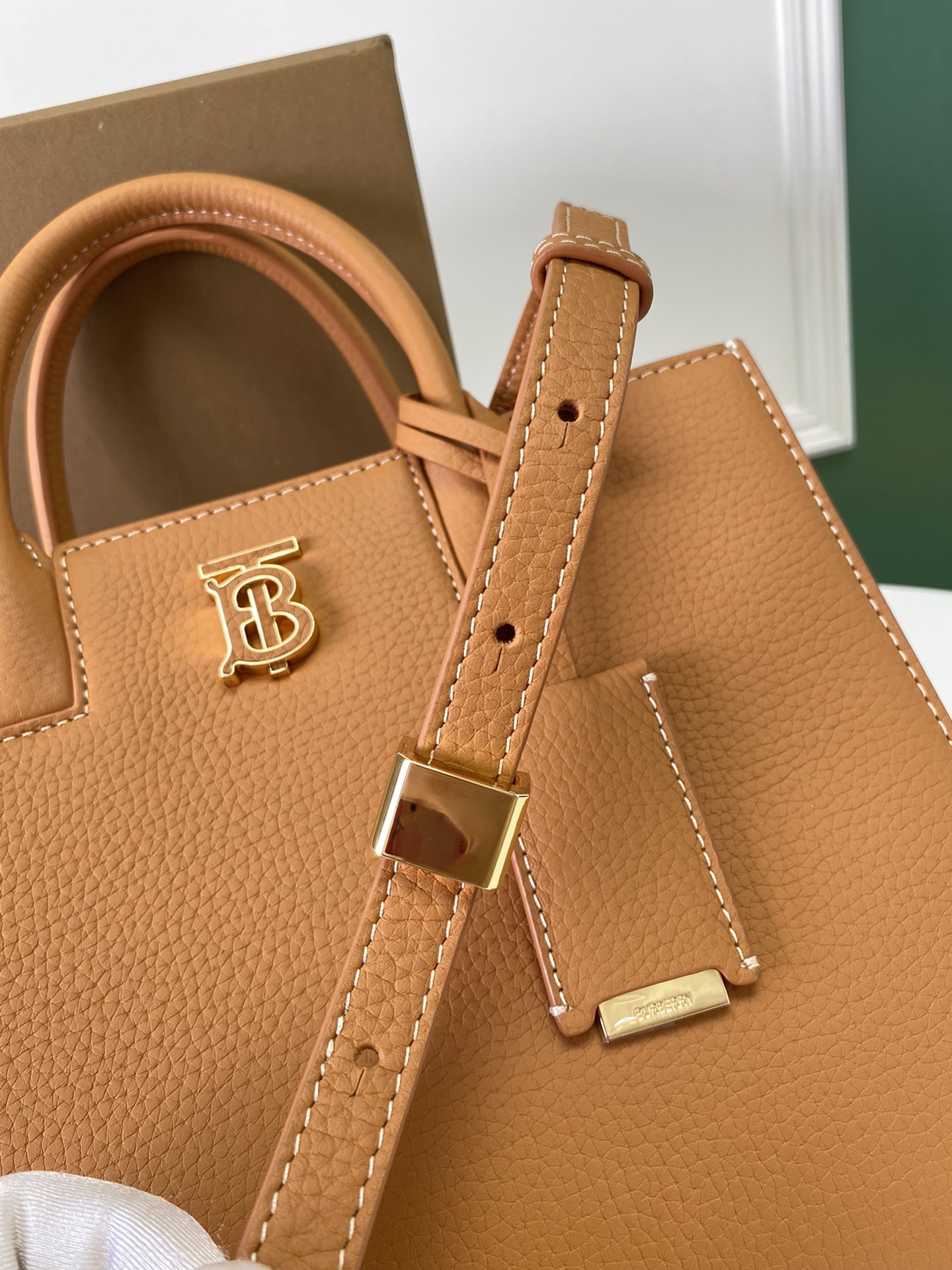 Burberry巴寶莉意大利鞣製粒紋皮革托特包-頂級1:1精品高仿包包香港台灣批發價格推薦微信哪裡買