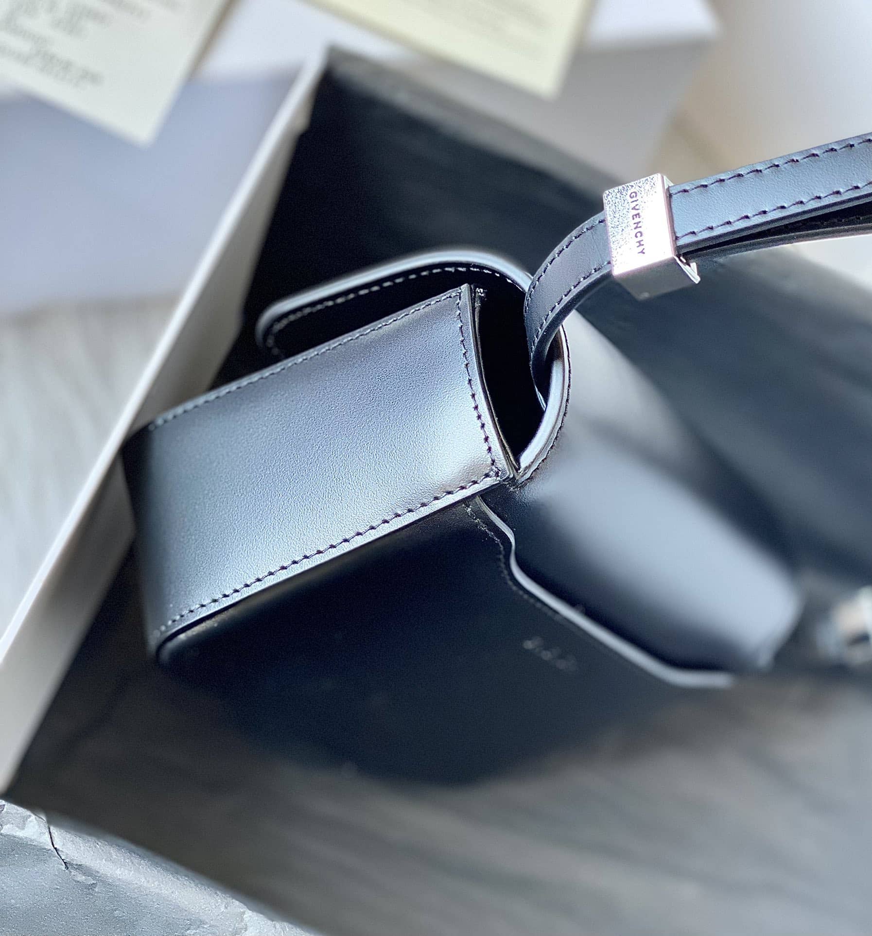 Givenchy紀梵希法國原廠box皮4G金屬磁力扣肩背包4g88-頂級1:1精品高仿包包香港台灣批發價格推薦微信哪裡買