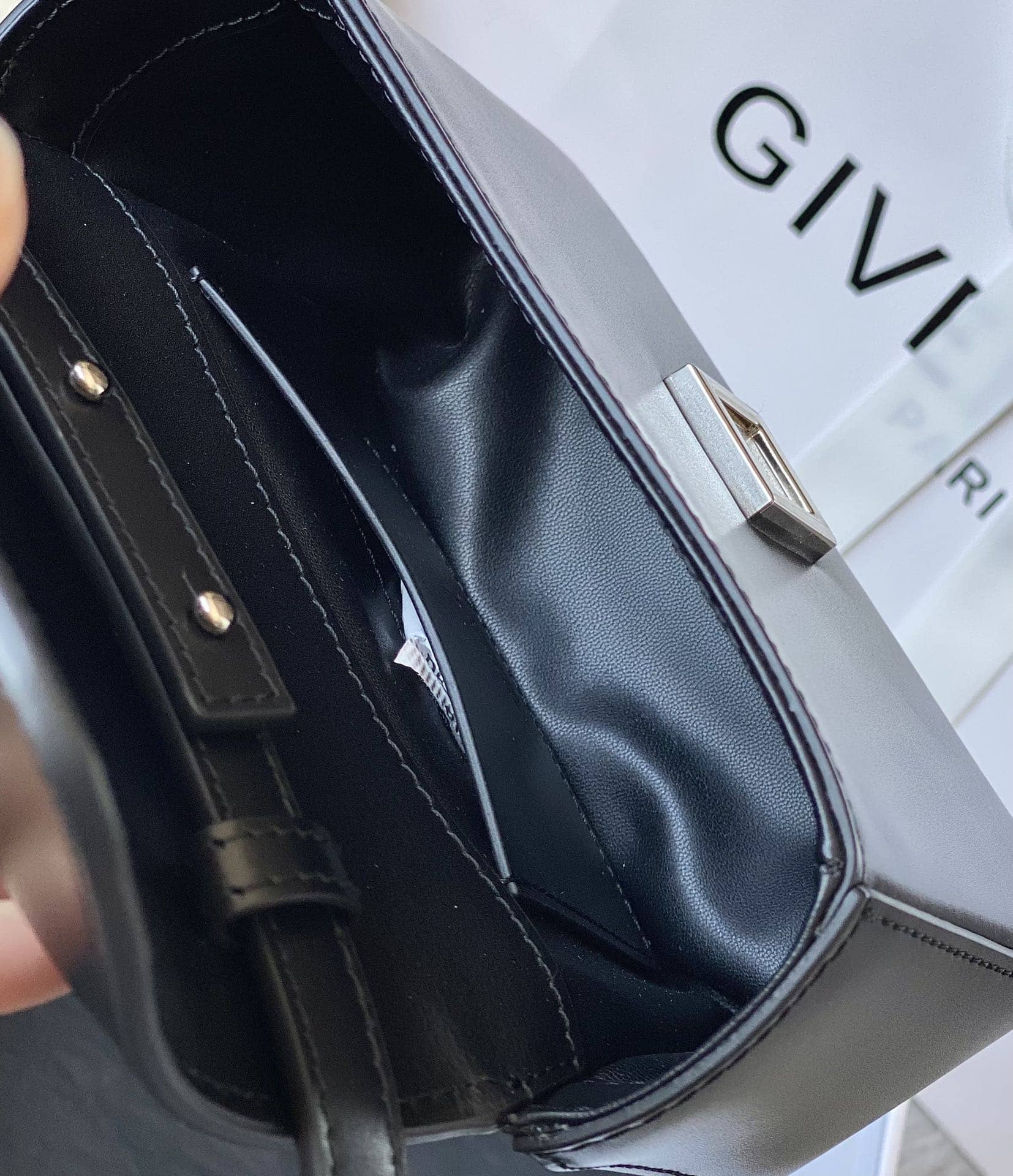 Givenchy紀梵希法國原廠box皮4G金屬磁力扣肩背包4g88-頂級1:1精品高仿包包香港台灣批發價格推薦微信哪裡買