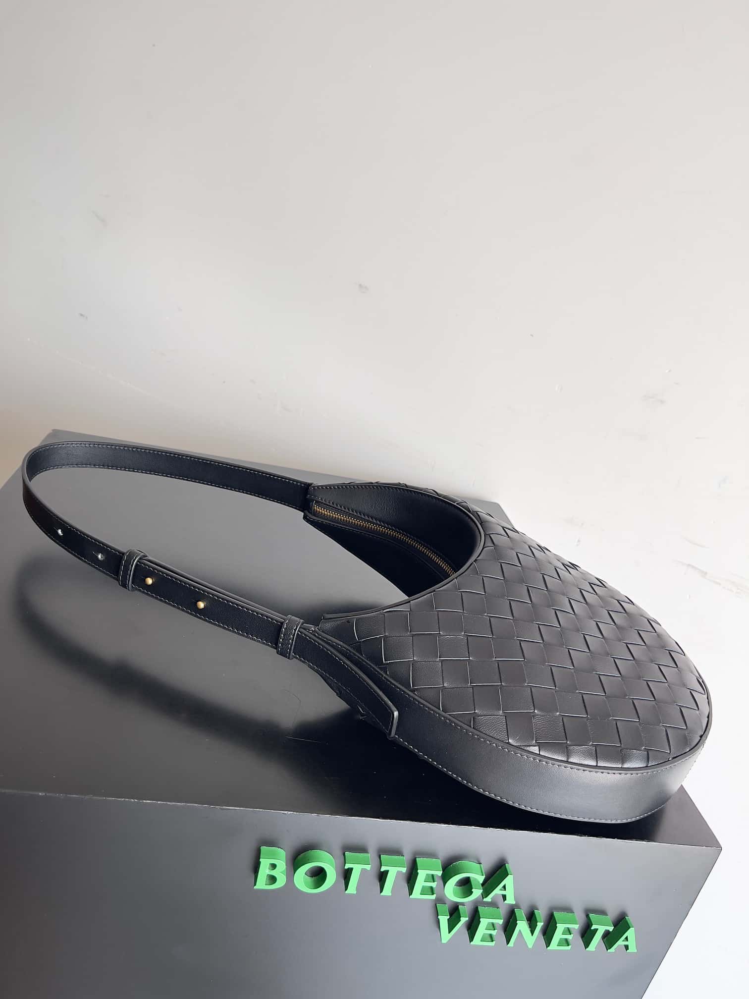 B家新品BV 新款Drop肩背包款號：755074-頂級1:1精品高仿包包香港台灣批發價格推薦微信哪裡買