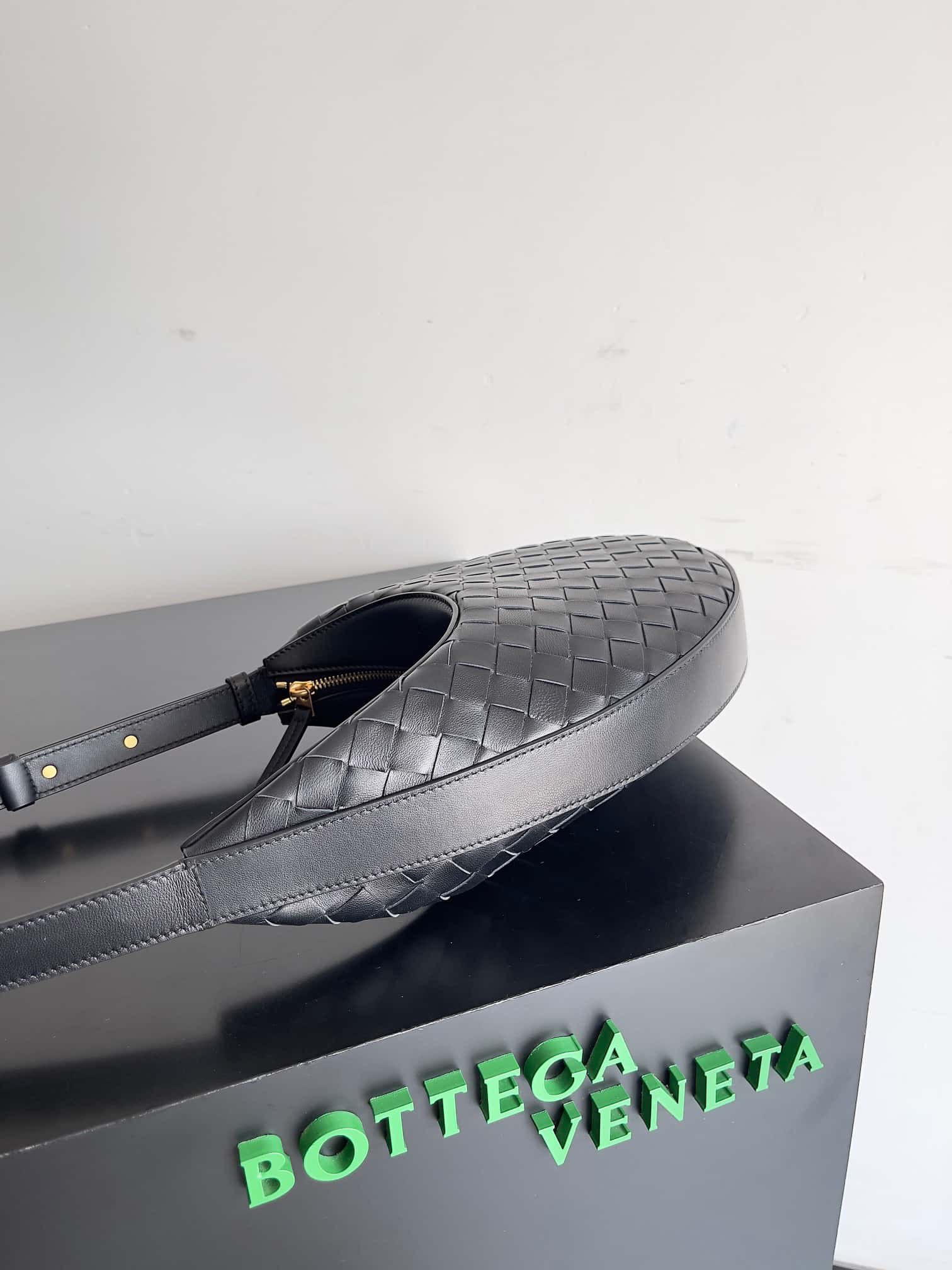 B家新品BV 新款Drop肩背包款號：755074-頂級1:1精品高仿包包香港台灣批發價格推薦微信哪裡買