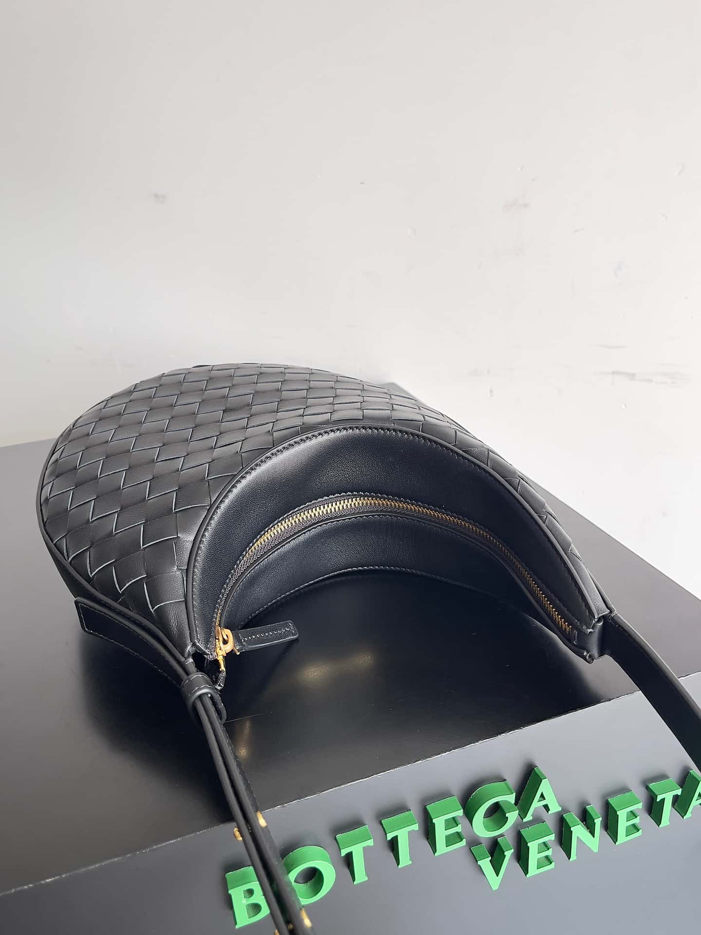 B家新品BV 新款Drop肩背包款號：755074-頂級1:1精品高仿包包香港台灣批發價格推薦微信哪裡買