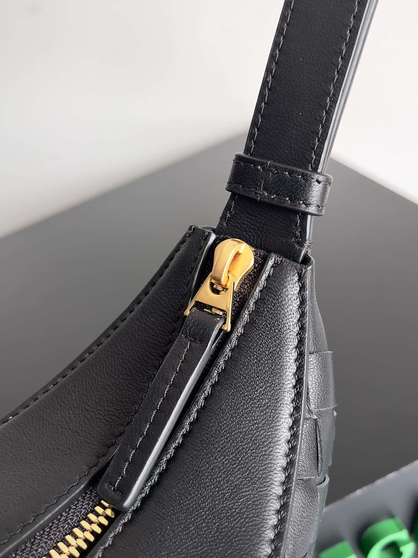 B家新品BV 新款Drop肩背包款號：755074-頂級1:1精品高仿包包香港台灣批發價格推薦微信哪裡買