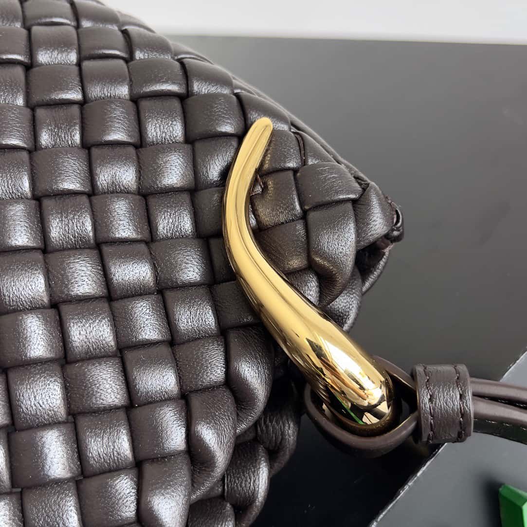 BV早春新款 Clicker圓弧形包款羔羊編織皮 款號：730968 巧克力色-頂級1:1精品高仿包包香港台灣批發價格推薦微信哪裡買