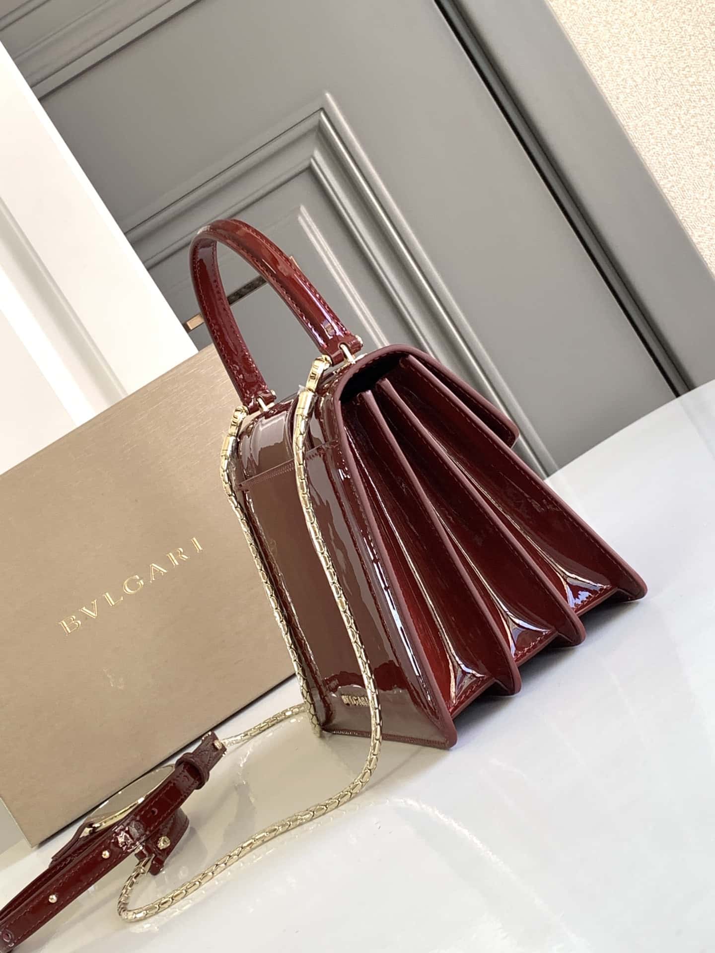 BVLGARI寶格麗 SERPENTI FOREVER 38329酒紅色18CM-頂級1:1精品高仿包包香港台灣批發價格推薦微信哪裡買
