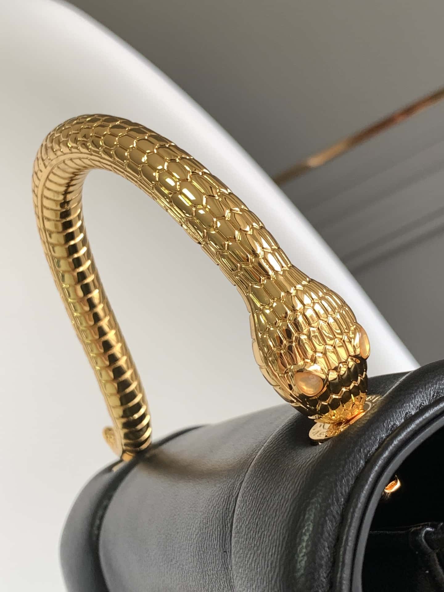 BVLGARI寶格麗 聯名設計款限量 Mary Katrantzou蛇頭包 291071黑色19CM-頂級1:1精品高仿包包香港台灣批發價格推薦微信哪裡買