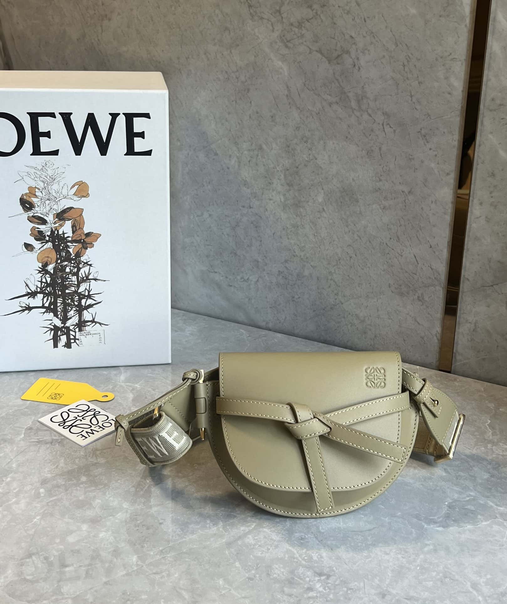 LOEWE升級版字母寛肩帶馬鞍包MiniGateDual手袋 0672-頂級1:1精品高仿包包香港台灣批發價格推薦微信哪裡買