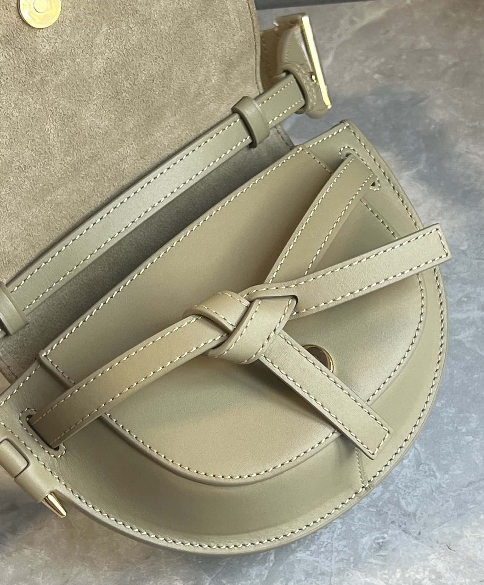 LOEWE升級版字母寛肩帶馬鞍包MiniGateDual手袋 0672-頂級1:1精品高仿包包香港台灣批發價格推薦微信哪裡買