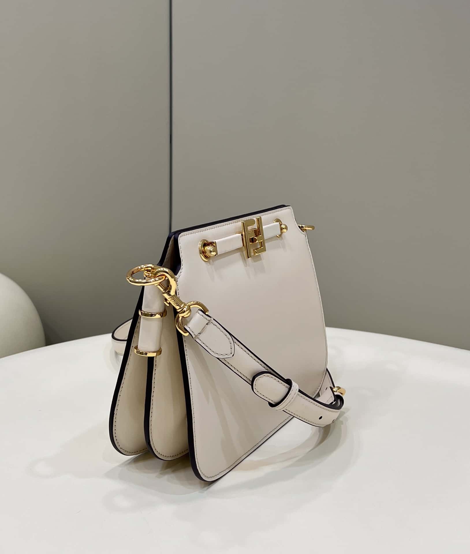 光滑小牛皮風琴肩背包8503-頂級1:1精品高仿包包香港台灣批發價格推薦微信哪裡買