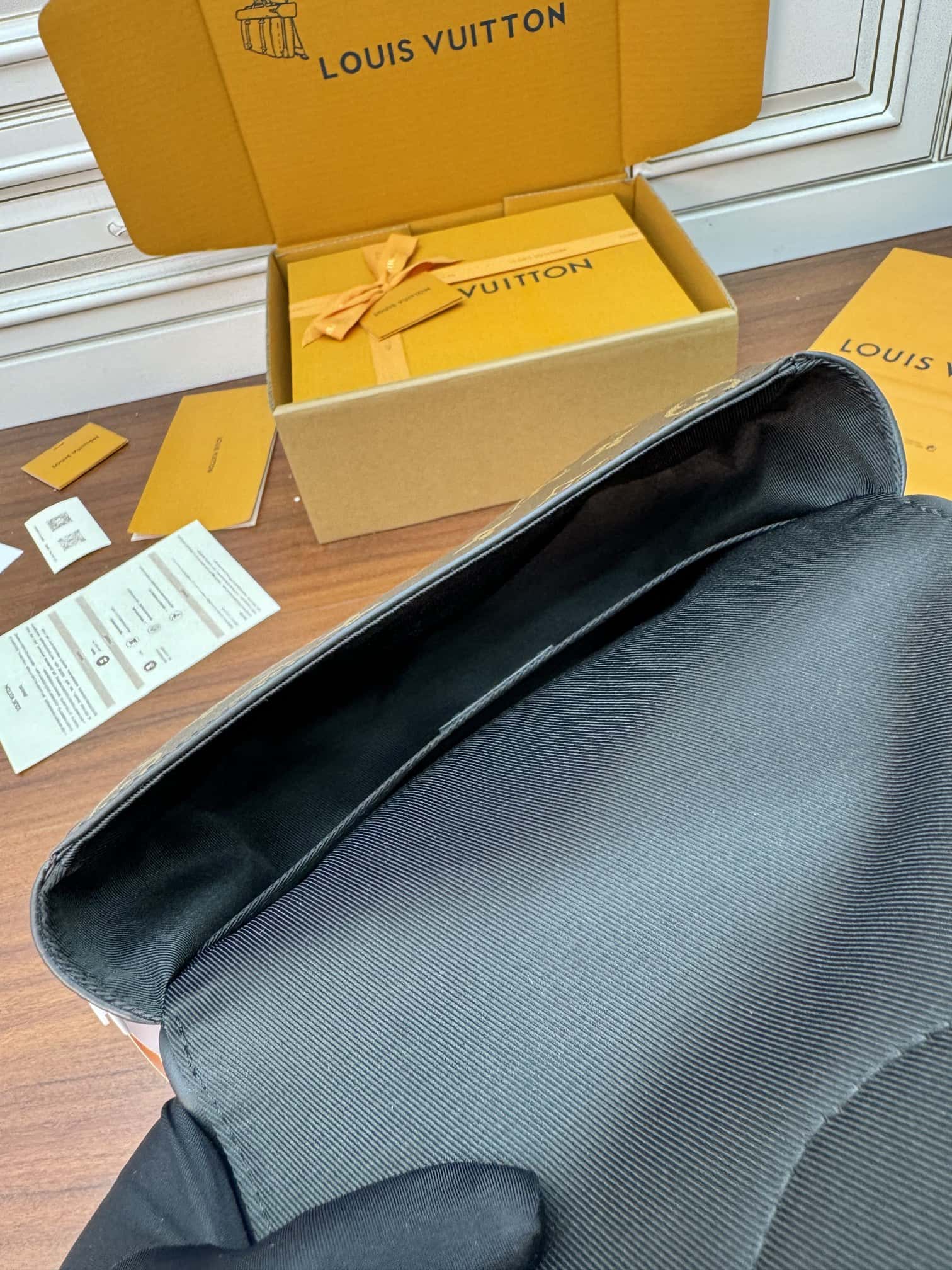 LV M47060 當季新款 MONTSOURIS 小號郵差包-頂級1:1精品高仿包包香港台灣批發價格推薦微信哪裡買