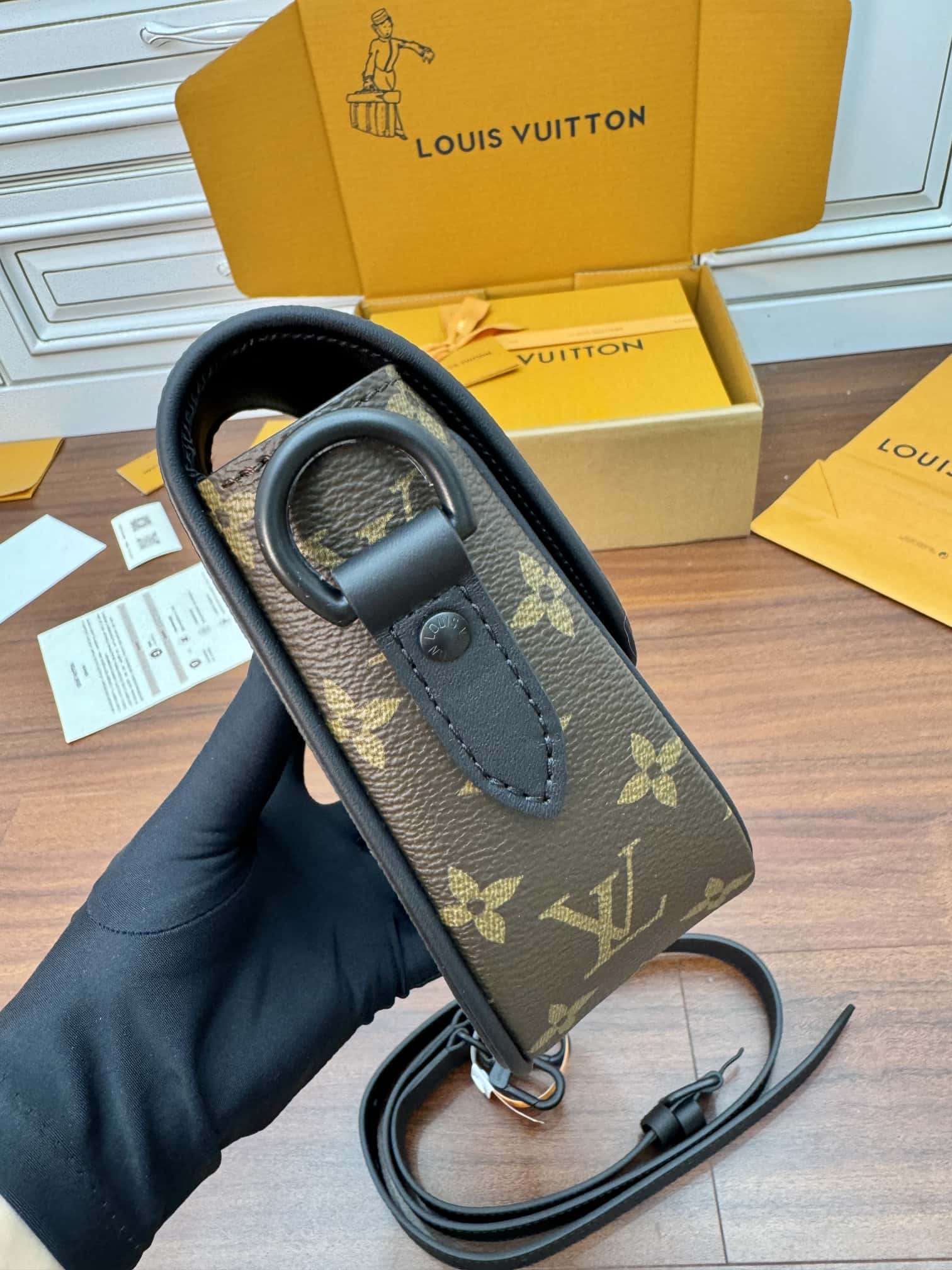 LV M47060 當季新款 MONTSOURIS 小號郵差包-頂級1:1精品高仿包包香港台灣批發價格推薦微信哪裡買