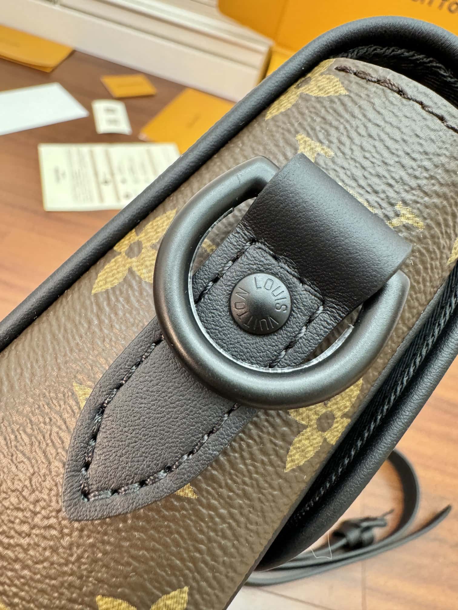LV M47060 當季新款 MONTSOURIS 小號郵差包-頂級1:1精品高仿包包香港台灣批發價格推薦微信哪裡買