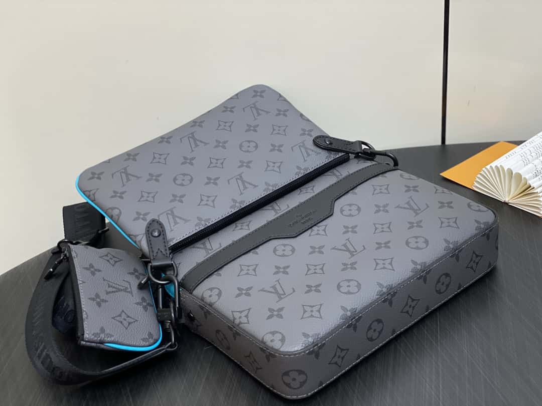 【原單精品】M11648藍色銀花 男包三件套郵差包系列 TRIO 郵差包-頂級1:1精品高仿包包香港台灣批發價格推薦微信哪裡買