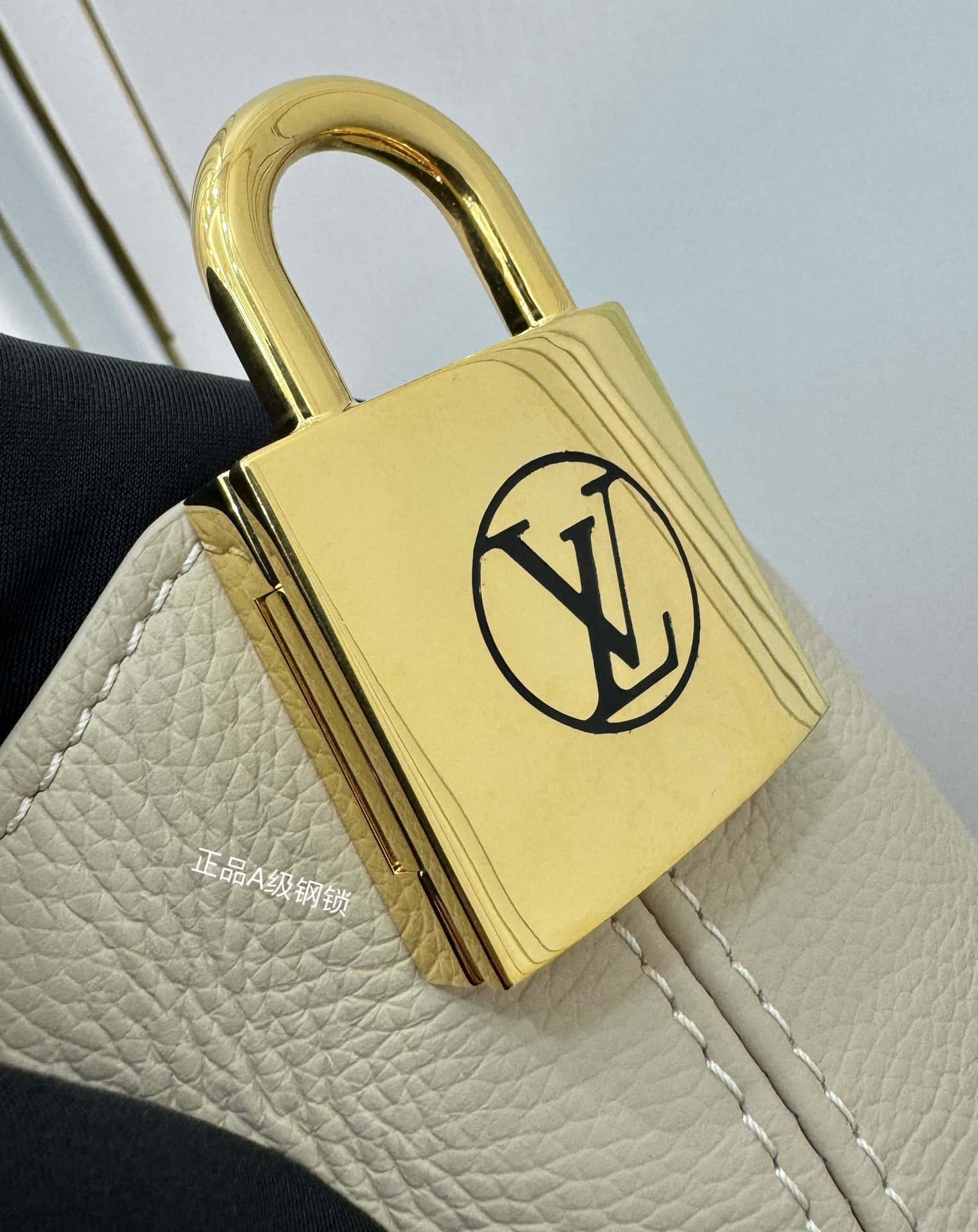 LV M25022 LOW KEY HOBO 中號手袋-頂級1:1精品高仿包包香港台灣批發價格推薦微信哪裡買