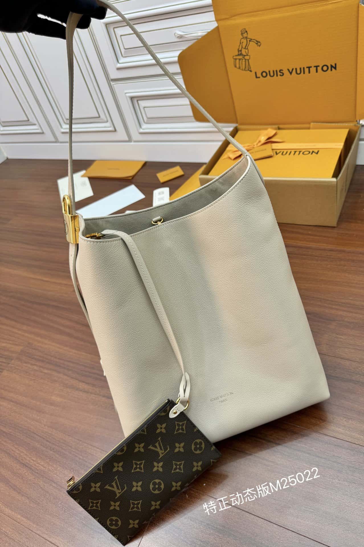 LV M25022 LOW KEY HOBO 中號手袋-頂級1:1精品高仿包包香港台灣批發價格推薦微信哪裡買