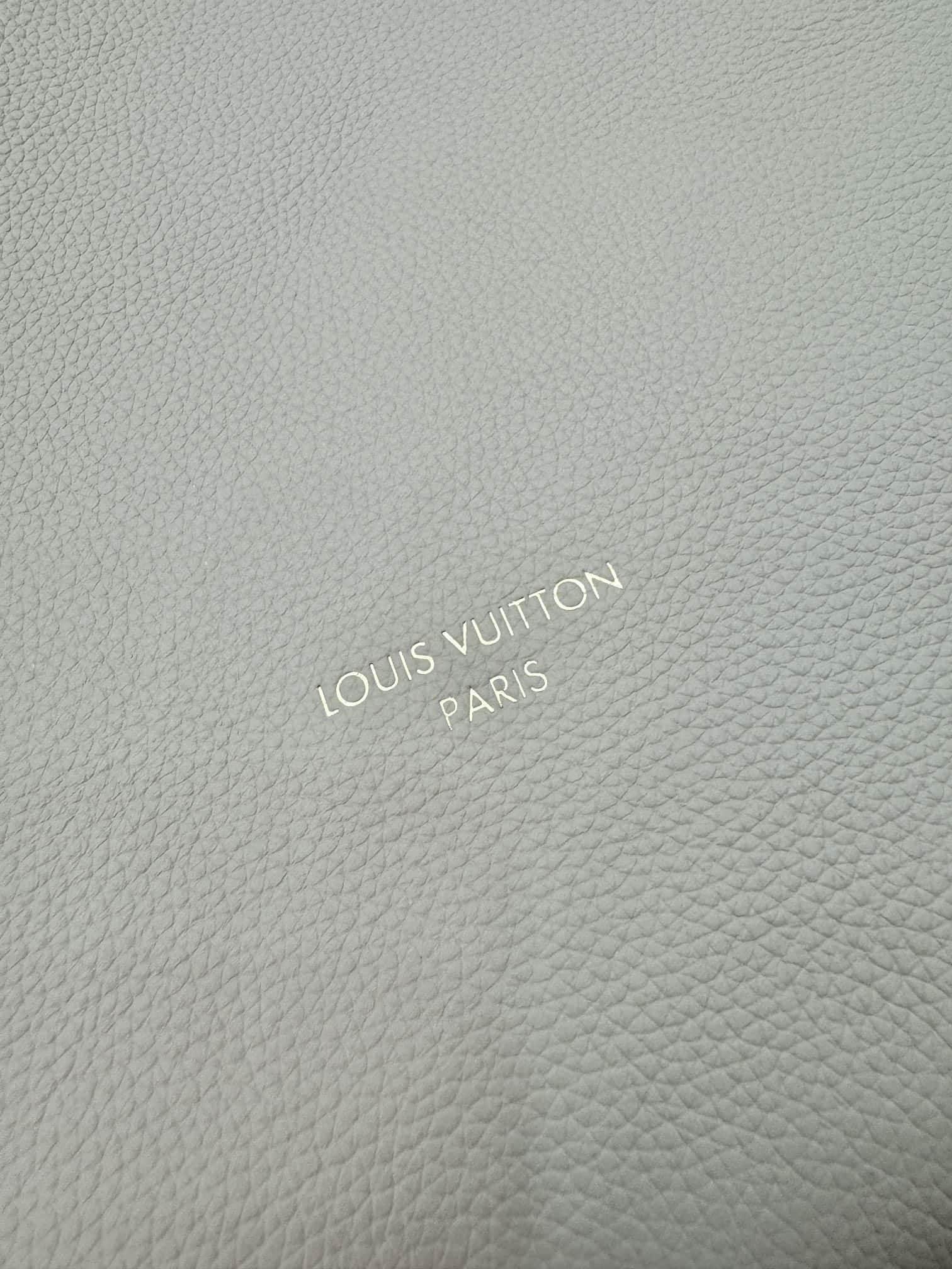 LV M25022 LOW KEY HOBO 中號手袋-頂級1:1精品高仿包包香港台灣批發價格推薦微信哪裡買