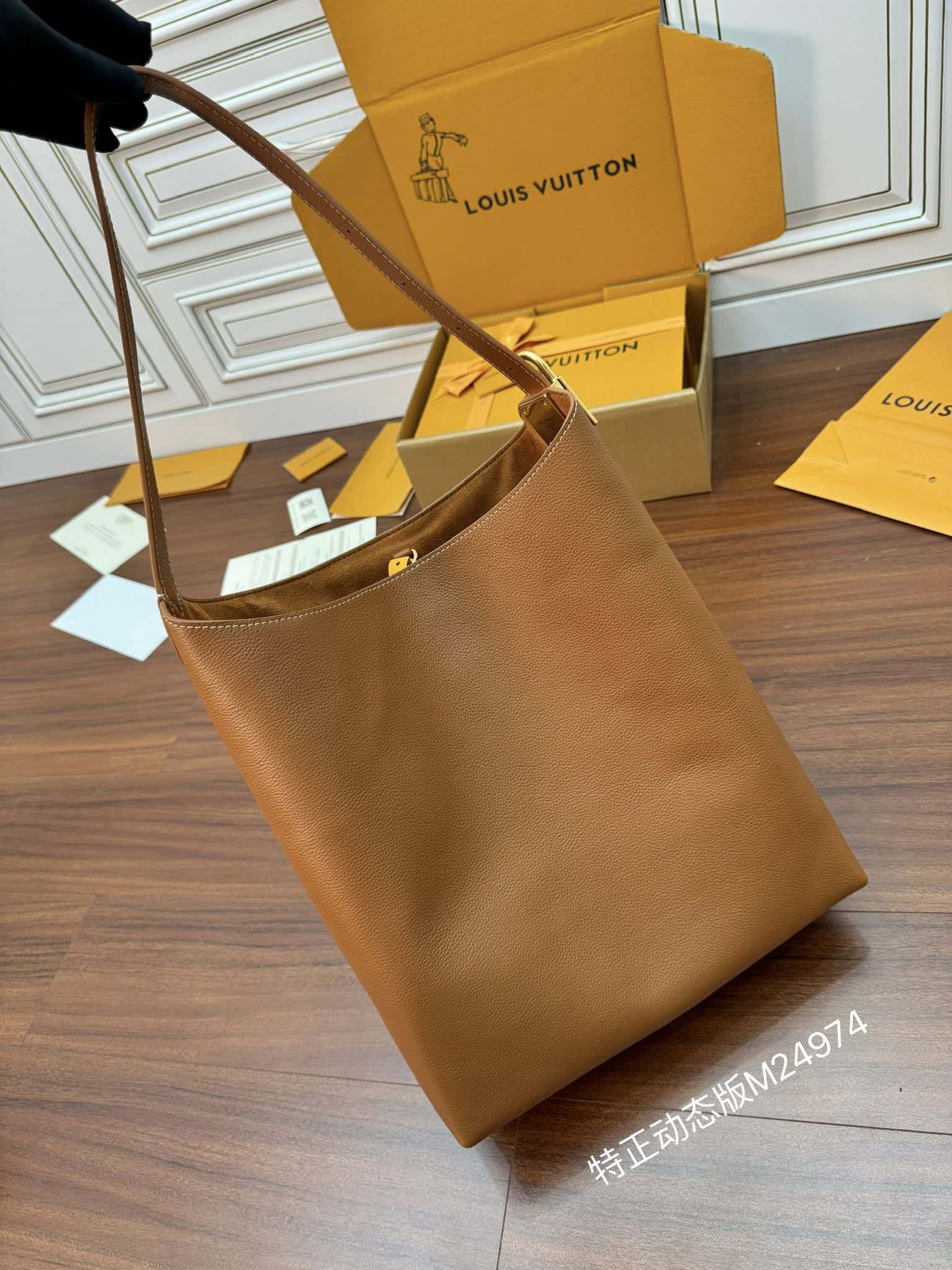 LV M24974 LOW KEY HOBO 中號手袋-頂級1:1精品高仿包包香港台灣批發價格推薦微信哪裡買