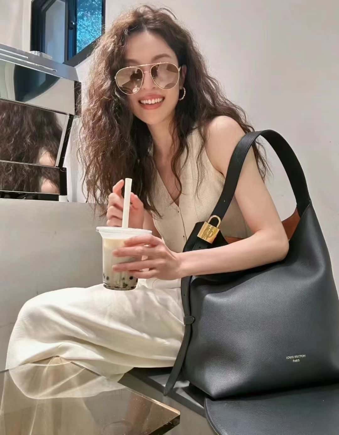 LV M24856 LOW KEY HOBO 中號手袋-頂級1:1精品高仿包包香港台灣批發價格推薦微信哪裡買