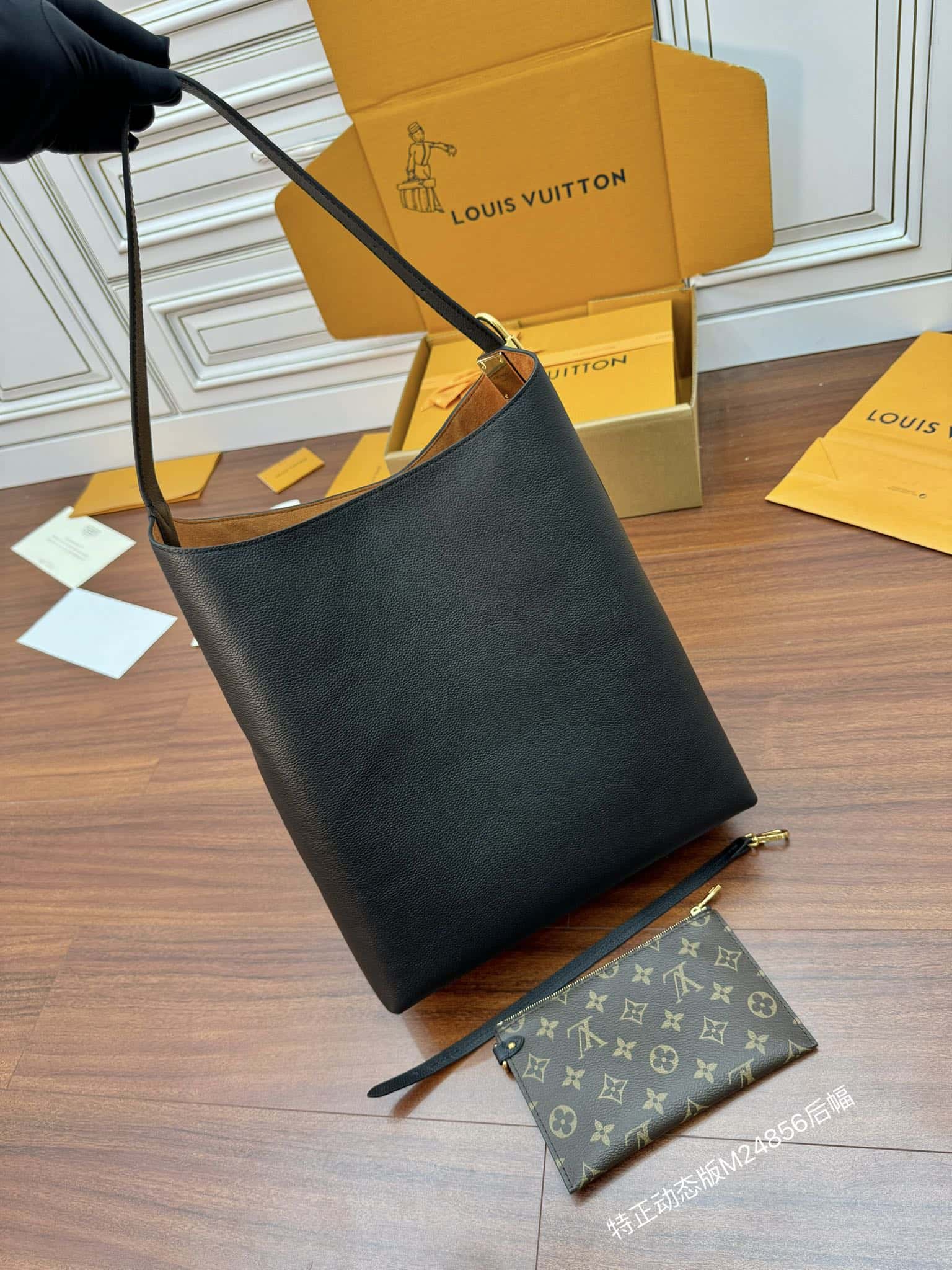 LV M24856 LOW KEY HOBO 中號手袋-頂級1:1精品高仿包包香港台灣批發價格推薦微信哪裡買