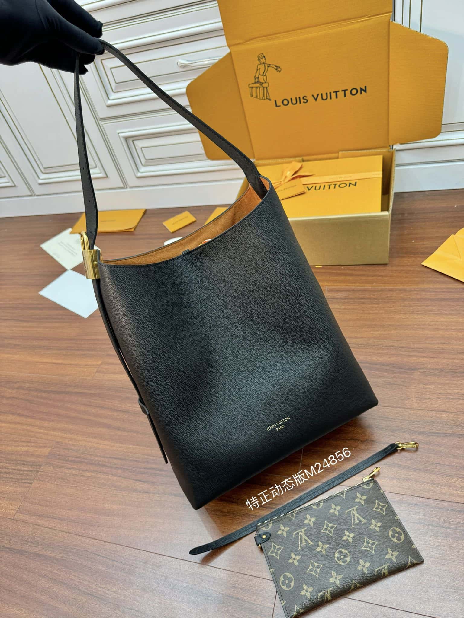 LV M24856 LOW KEY HOBO 中號手袋-頂級1:1精品高仿包包香港台灣批發價格推薦微信哪裡買