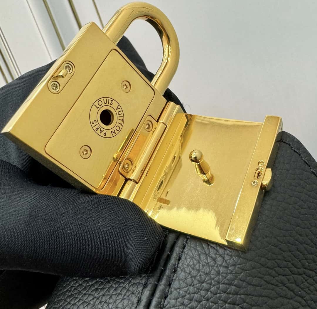 LV M24856 LOW KEY HOBO 中號手袋-頂級1:1精品高仿包包香港台灣批發價格推薦微信哪裡買