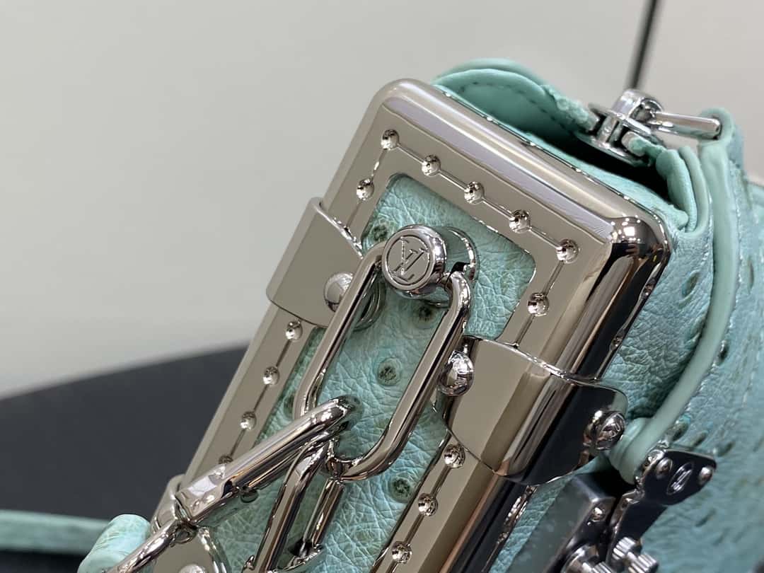 【原單精品】M25445淺綠色鴕鳥紋全皮 軟盒子系列 SLIM TRUNK 手袋-頂級1:1精品高仿包包香港台灣批發價格推薦微信哪裡買