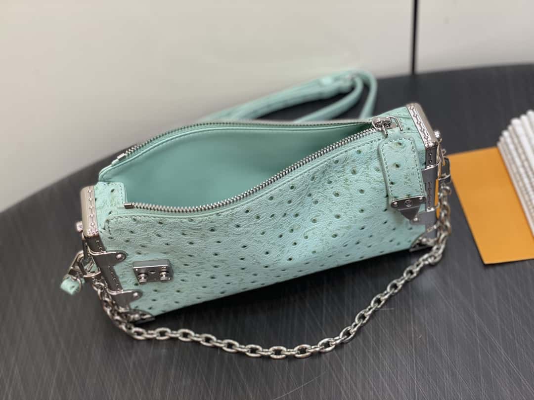 【原單精品】M25445淺綠色鴕鳥紋全皮 軟盒子系列 SLIM TRUNK 手袋-頂級1:1精品高仿包包香港台灣批發價格推薦微信哪裡買