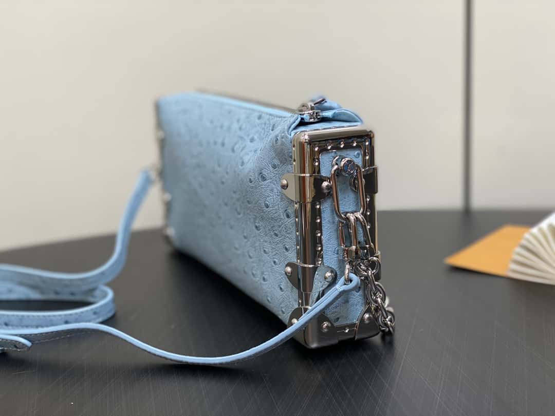 【原單精品】M25445天藍色鴕鳥紋全皮 軟盒子系列 SLIM TRUNK 手袋-頂級1:1精品高仿包包香港台灣批發價格推薦微信哪裡買