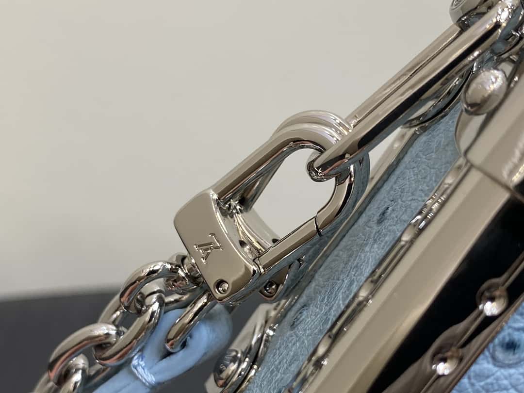 【原單精品】M25445天藍色鴕鳥紋全皮 軟盒子系列 SLIM TRUNK 手袋-頂級1:1精品高仿包包香港台灣批發價格推薦微信哪裡買