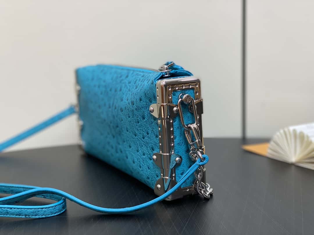 【原單精品】M25445藍色鴕鳥紋全皮 軟盒子系列 SLIM TRUNK 手袋-頂級1:1精品高仿包包香港台灣批發價格推薦微信哪裡買