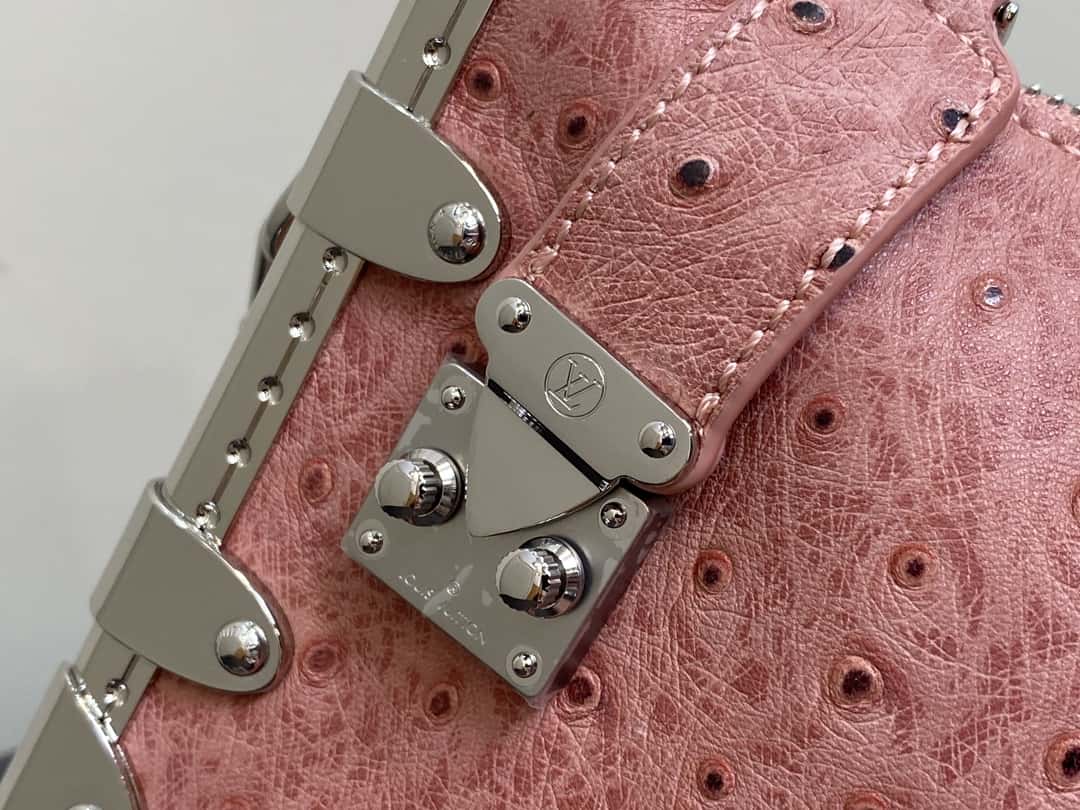 【原單精品】M25445粉色鴕鳥紋全皮 軟盒子系列 SLIM TRUNK 手袋-頂級1:1精品高仿包包香港台灣批發價格推薦微信哪裡買