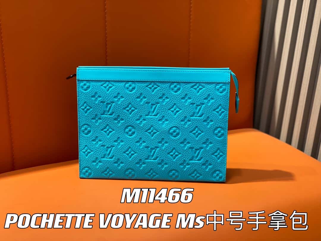 【原單精品】M11466藍色全皮壓花 手包手拿包系列 當季新款POCHETTE VOYAGE Ms中號手拿包-頂級1:1精品高仿包包香港台灣批發價格推薦微信哪裡買