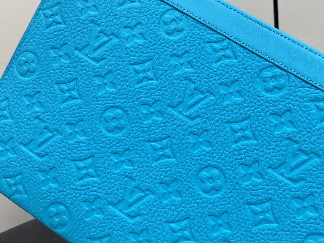 【原單精品】M11466藍色全皮壓花 手包手拿包系列 當季新款POCHETTE VOYAGE Ms中號手拿包-頂級1:1精品高仿包包香港台灣批發價格推薦微信哪裡買