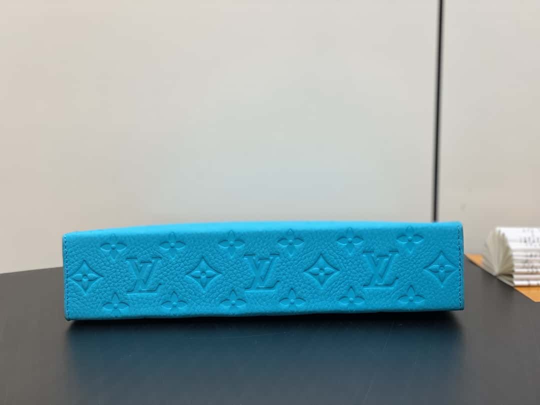 【原單精品】M11466藍色全皮壓花 手包手拿包系列 當季新款POCHETTE VOYAGE Ms中號手拿包-頂級1:1精品高仿包包香港台灣批發價格推薦微信哪裡買