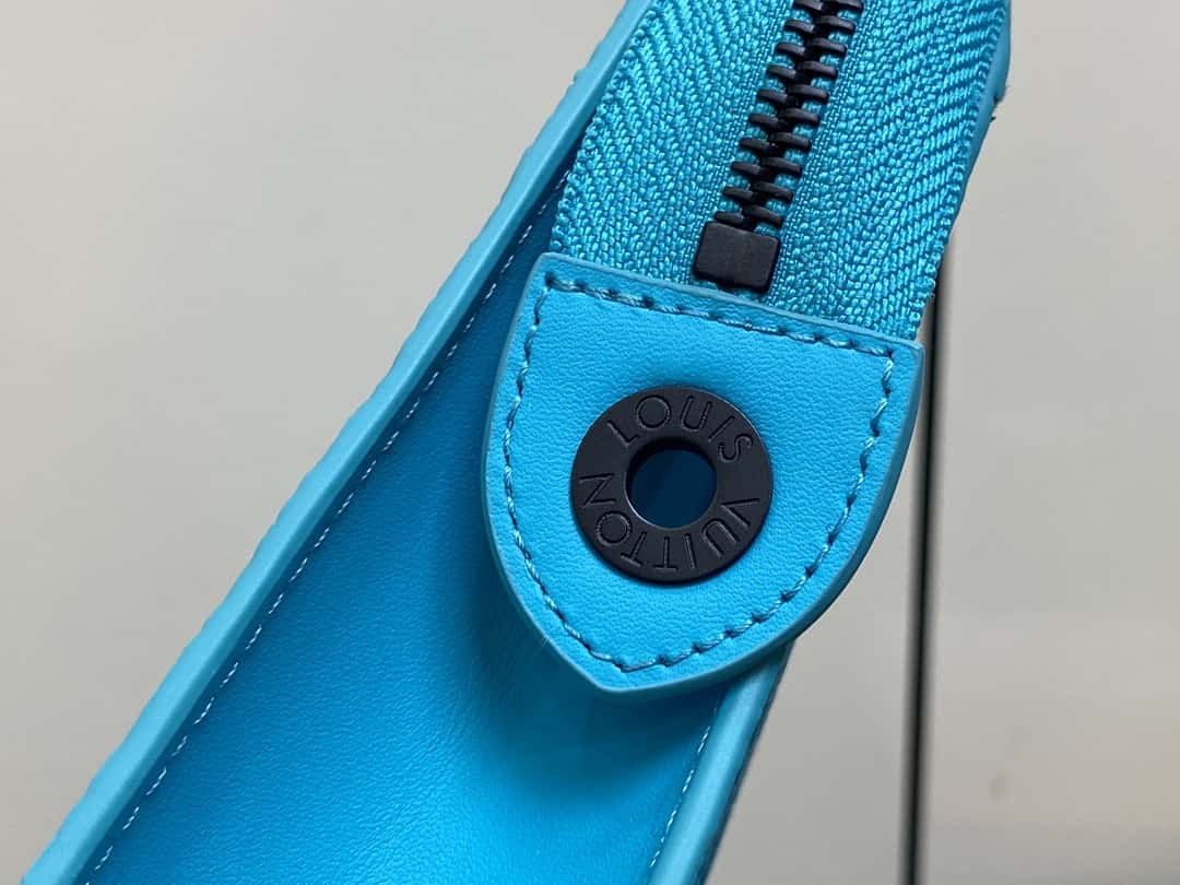 【原單精品】M11466藍色全皮壓花 手包手拿包系列 當季新款POCHETTE VOYAGE Ms中號手拿包-頂級1:1精品高仿包包香港台灣批發價格推薦微信哪裡買