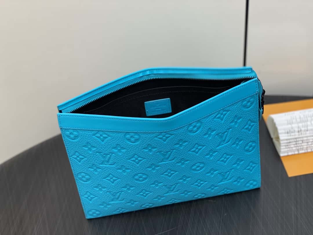 【原單精品】M11466藍色全皮壓花 手包手拿包系列 當季新款POCHETTE VOYAGE Ms中號手拿包-頂級1:1精品高仿包包香港台灣批發價格推薦微信哪裡買