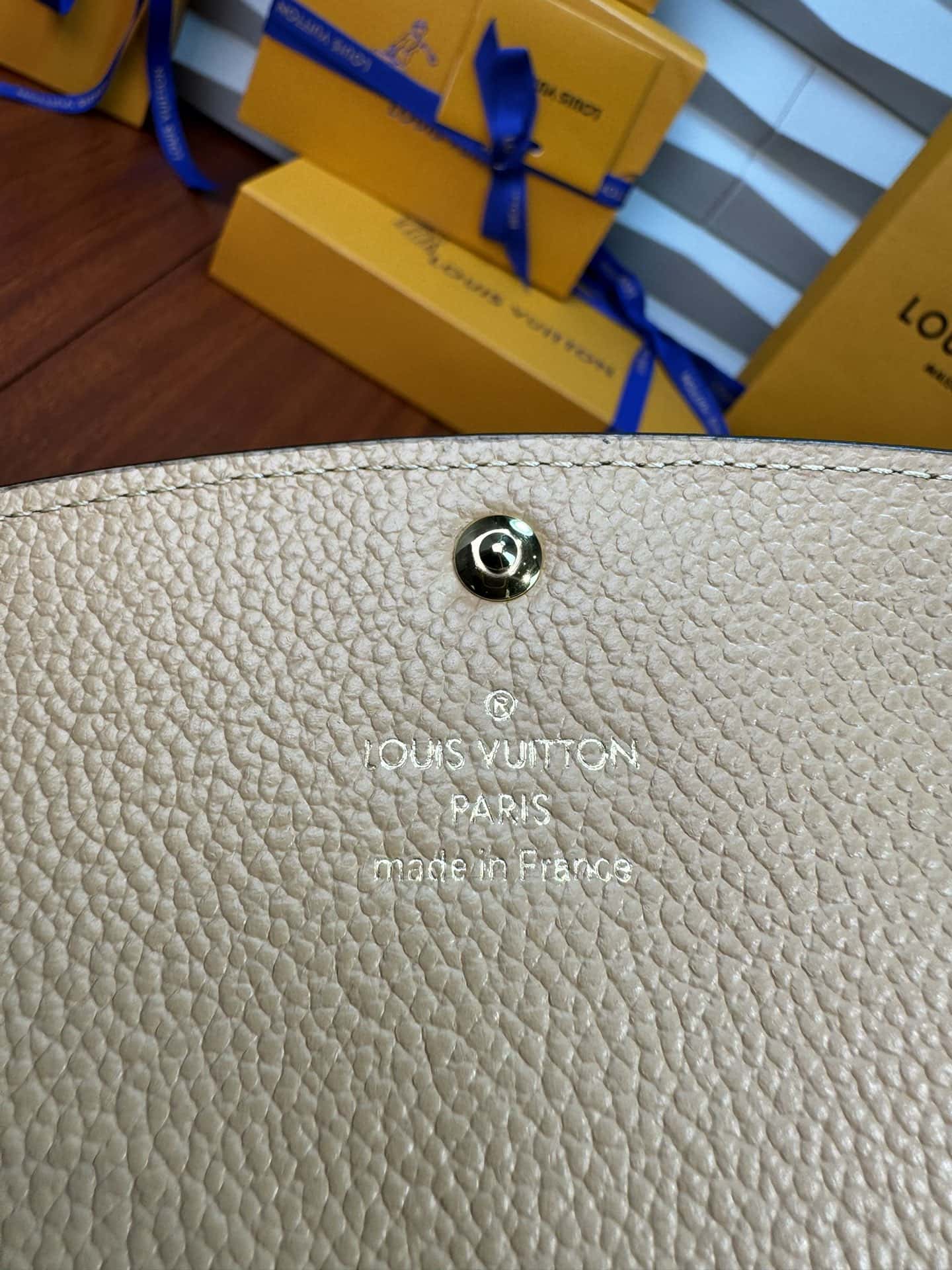 LV Emilie Wallet M62369特級錢夾-頂級1:1精品高仿包包香港台灣批發價格推薦微信哪裡買