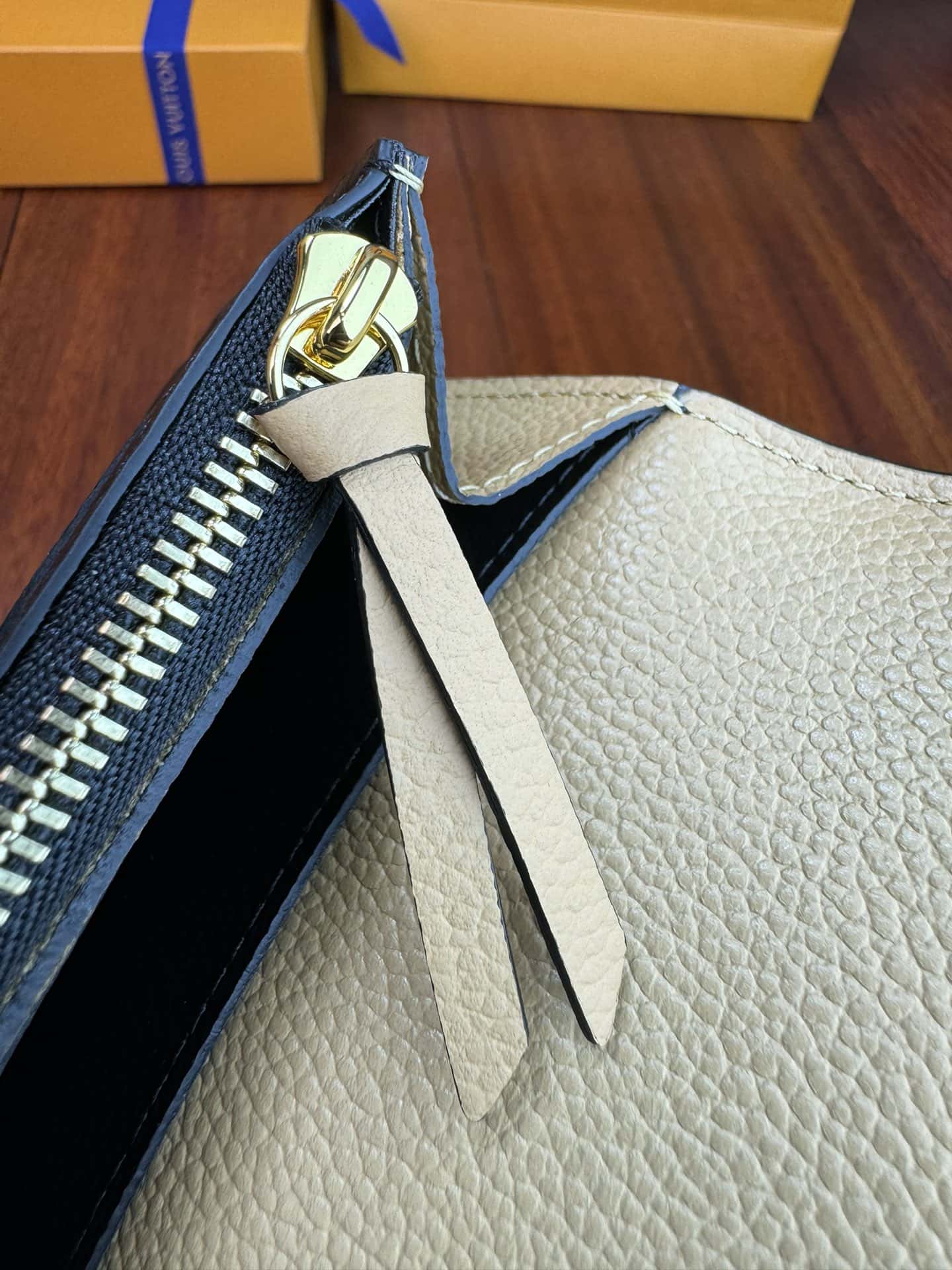 LV Emilie Wallet M62369特級錢夾-頂級1:1精品高仿包包香港台灣批發價格推薦微信哪裡買