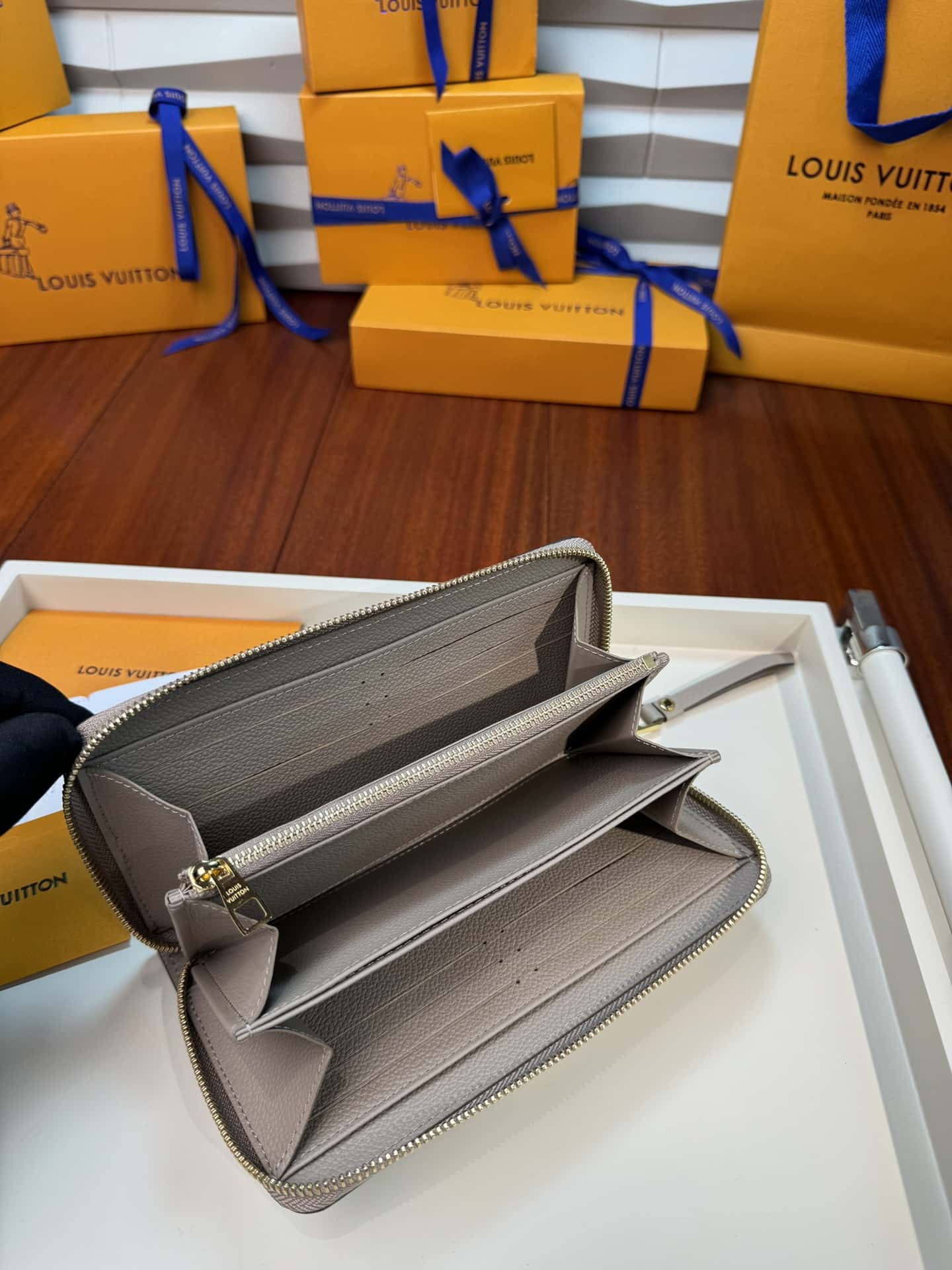 LV Zippy錢包 M69794特級錢包-頂級1:1精品高仿包包香港台灣批發價格推薦微信哪裡買