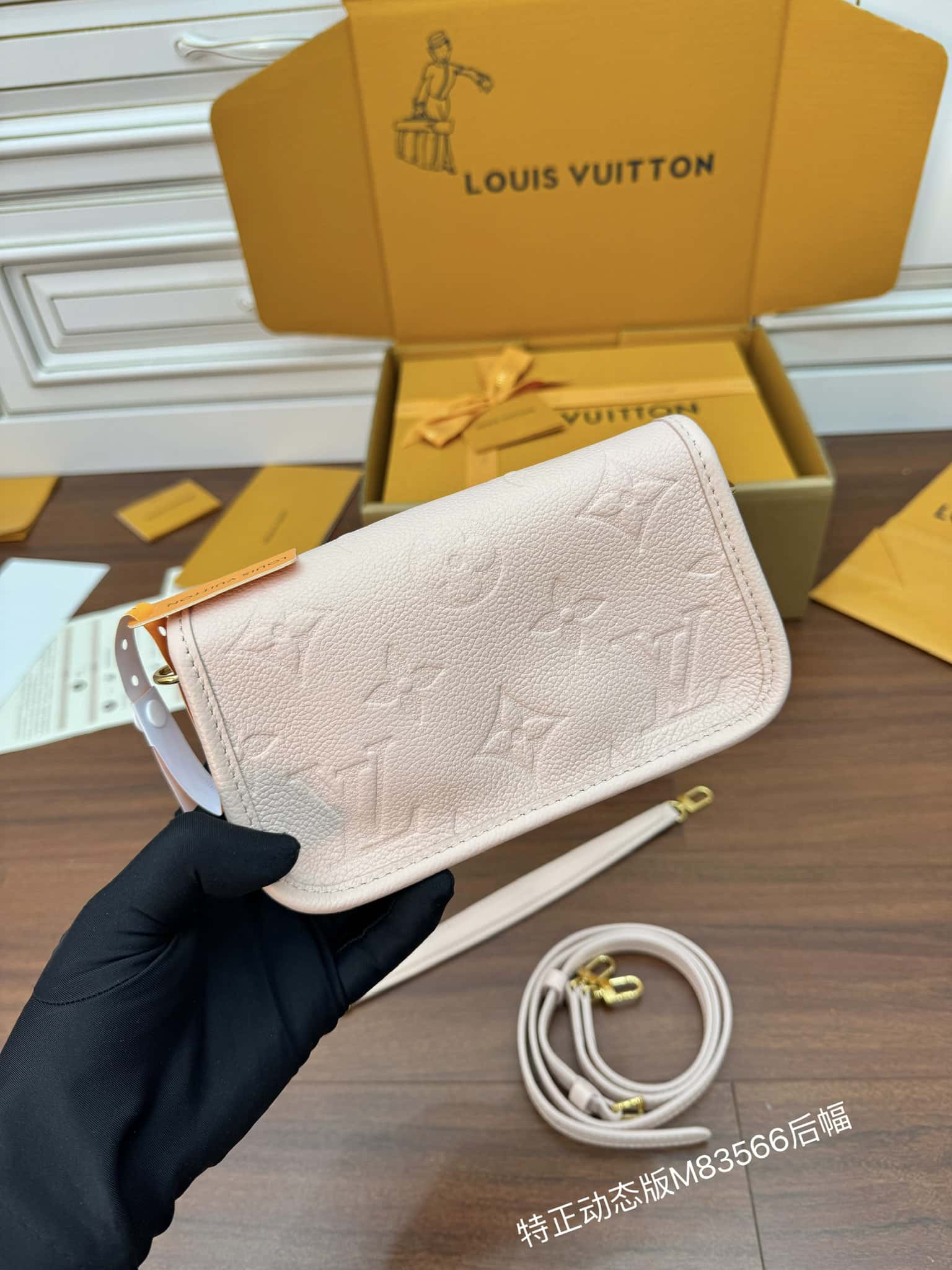 LV M83566 NANO DIANE 手袋-頂級1:1精品高仿包包香港台灣批發價格推薦微信哪裡買