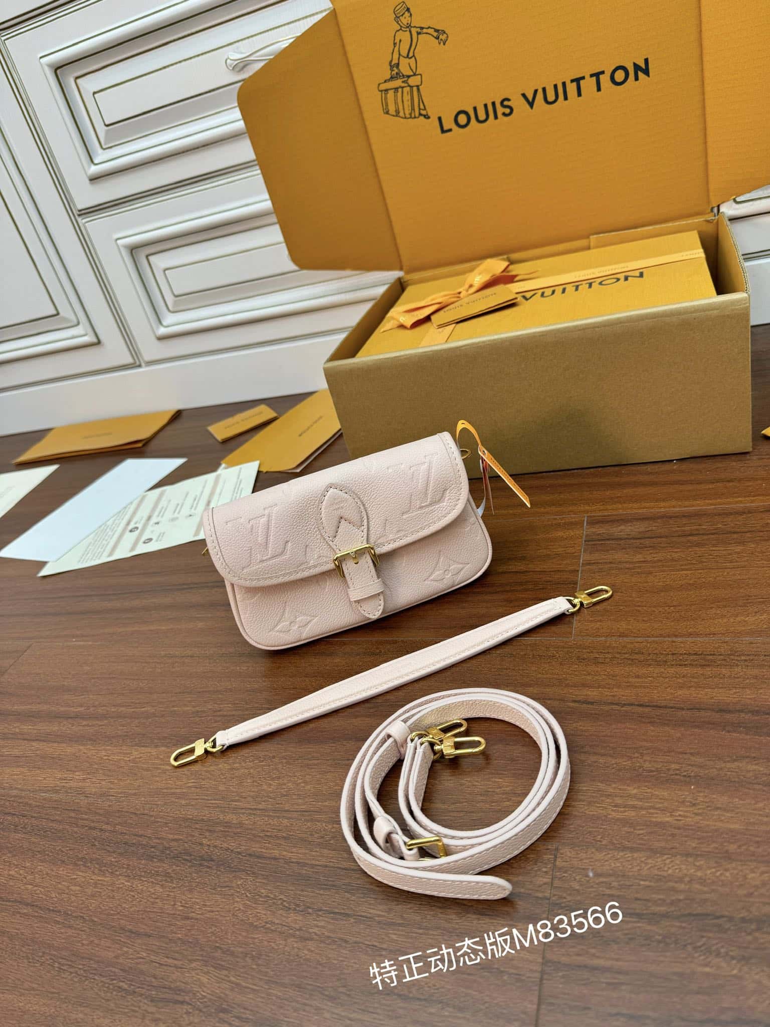 LV M83566 NANO DIANE 手袋-頂級1:1精品高仿包包香港台灣批發價格推薦微信哪裡買