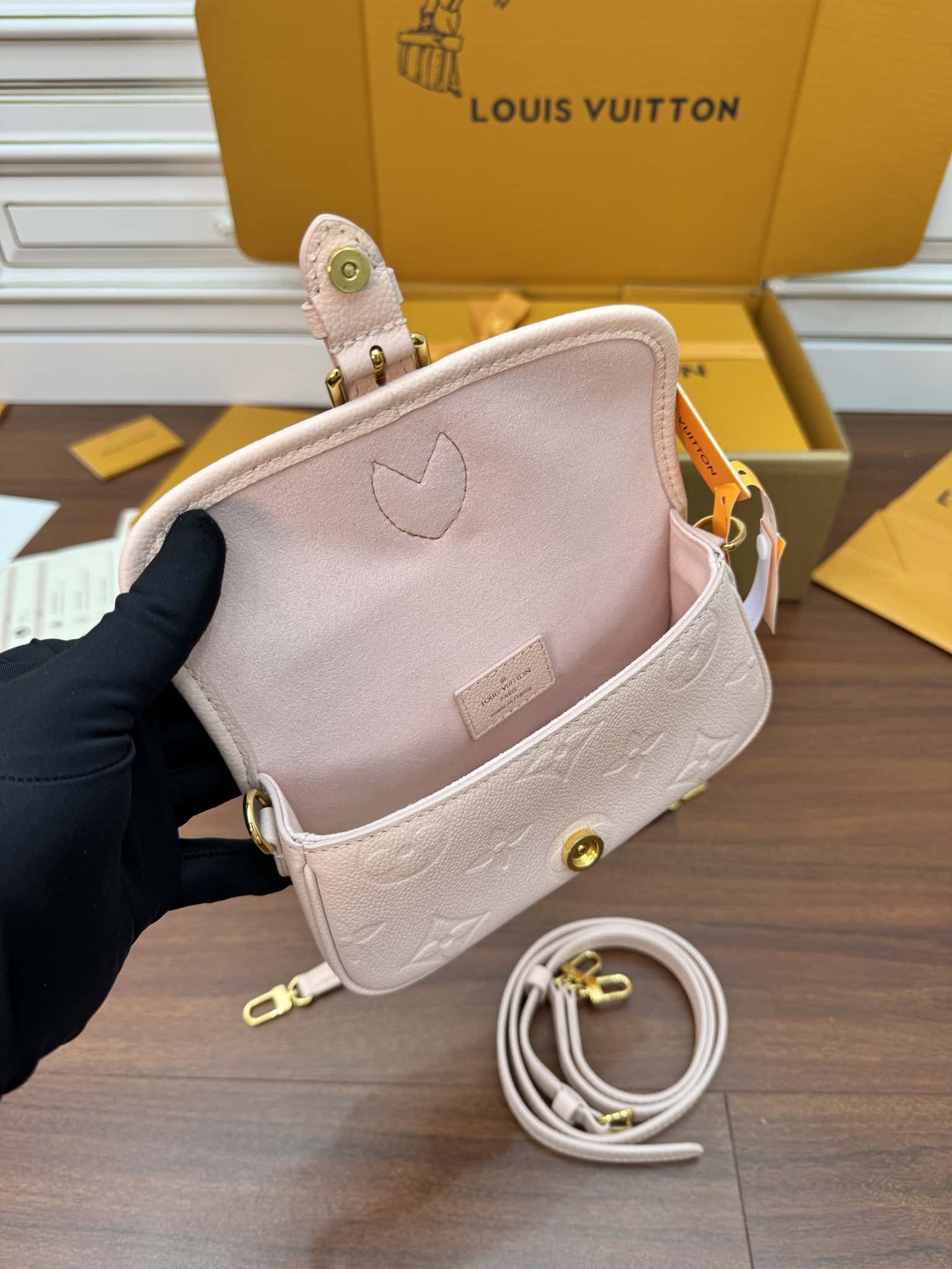 LV M83566 NANO DIANE 手袋-頂級1:1精品高仿包包香港台灣批發價格推薦微信哪裡買