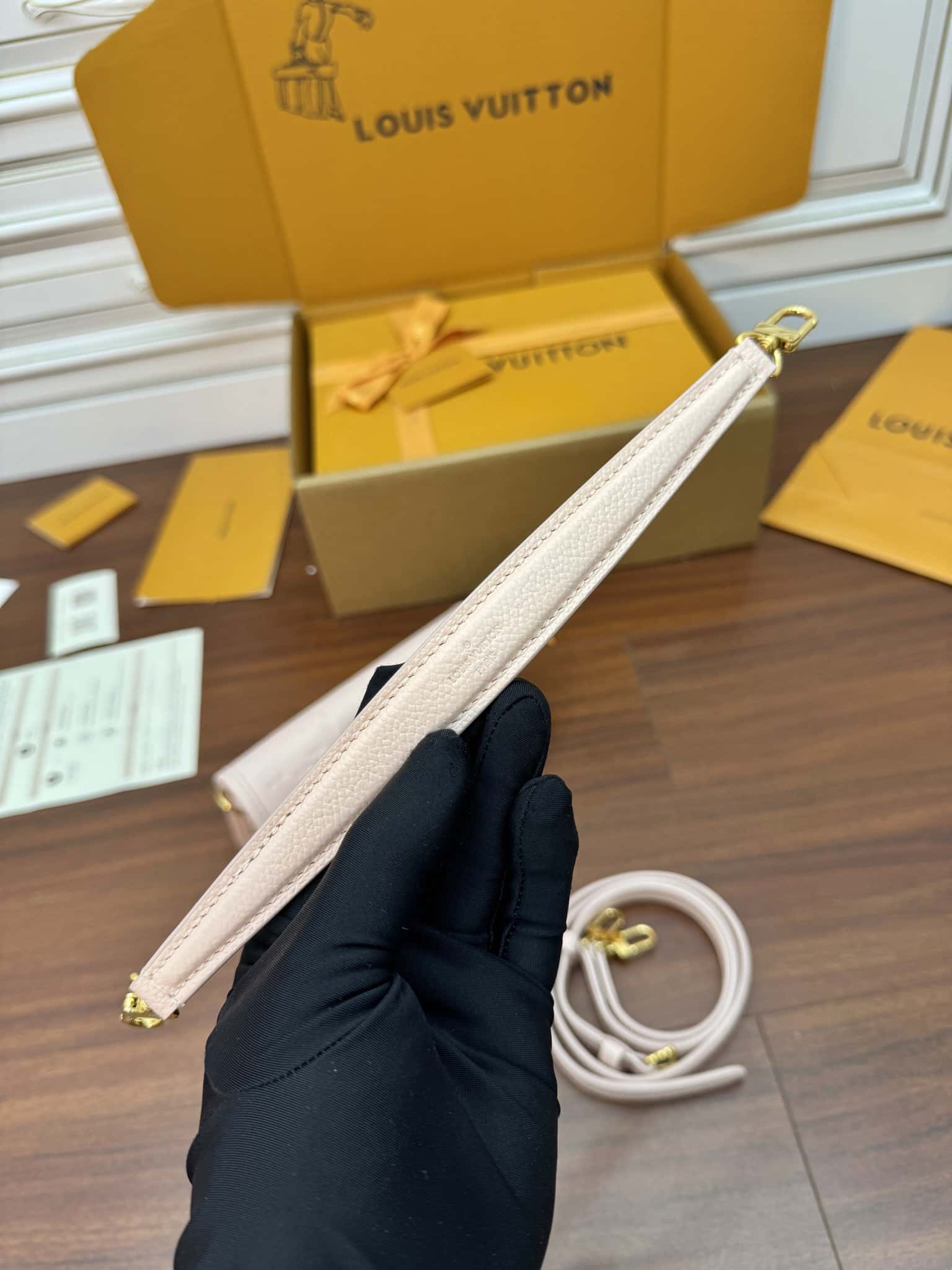 LV M83566 NANO DIANE 手袋-頂級1:1精品高仿包包香港台灣批發價格推薦微信哪裡買